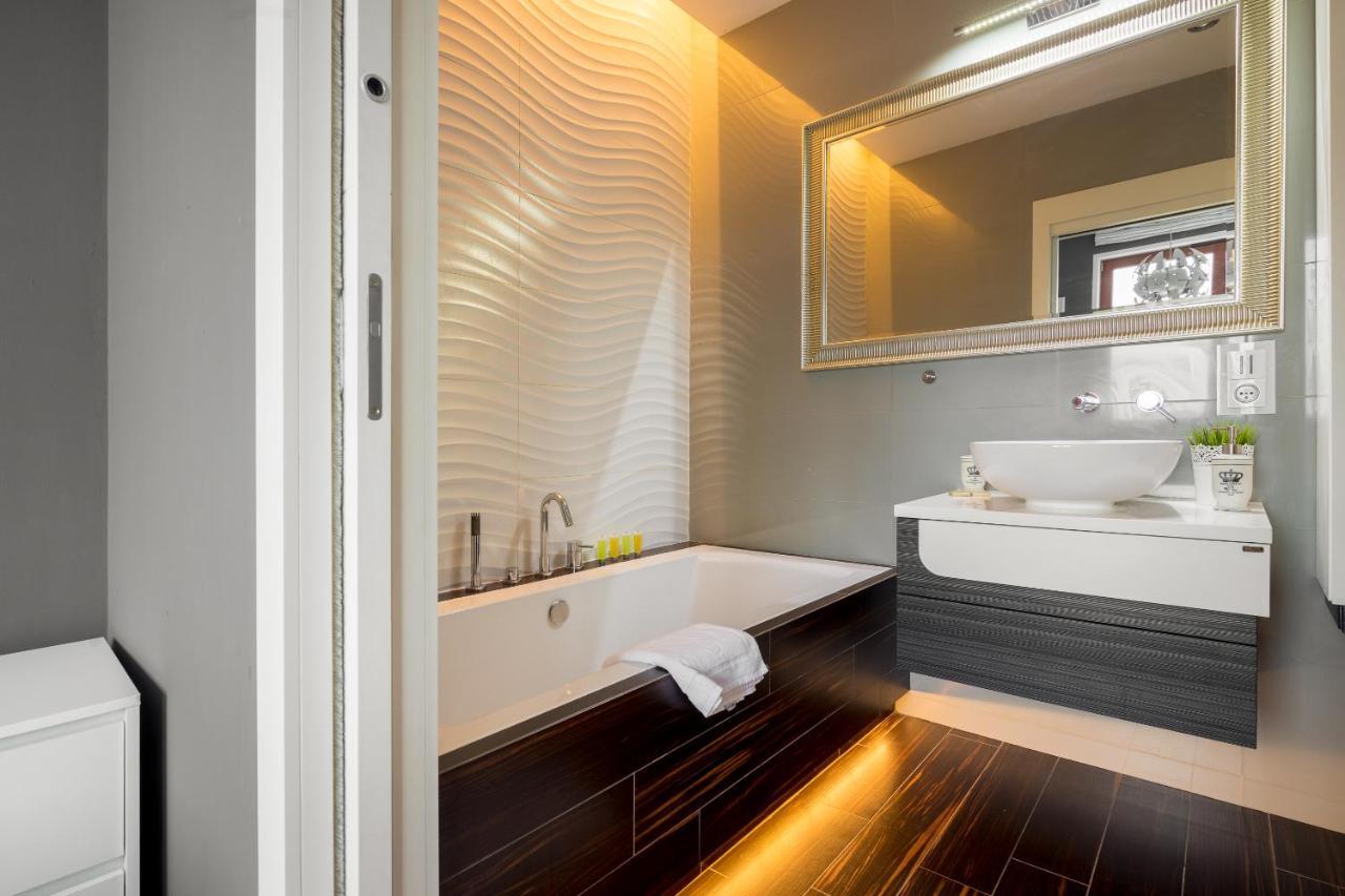Hlonda Deluxe Apartment With Terrace Варшава Екстер'єр фото