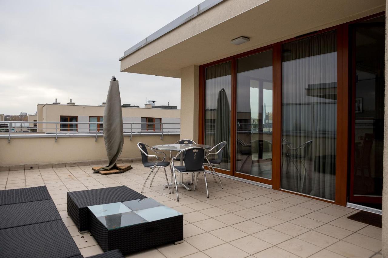 Hlonda Deluxe Apartment With Terrace Варшава Екстер'єр фото
