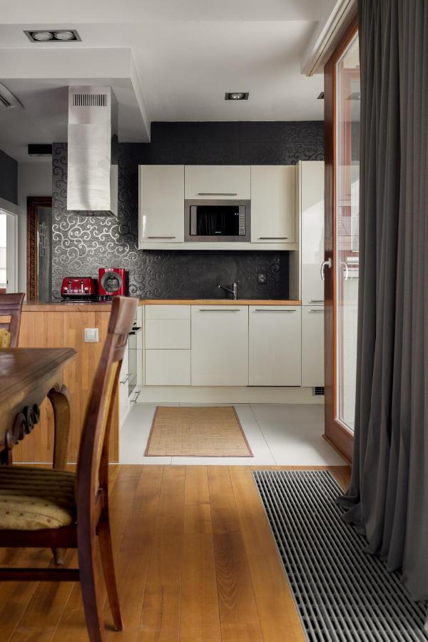 Hlonda Deluxe Apartment With Terrace Варшава Екстер'єр фото
